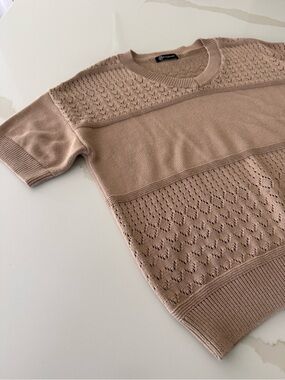 Women's Short-Sleeve V-Neck Knit Sweater in Tan